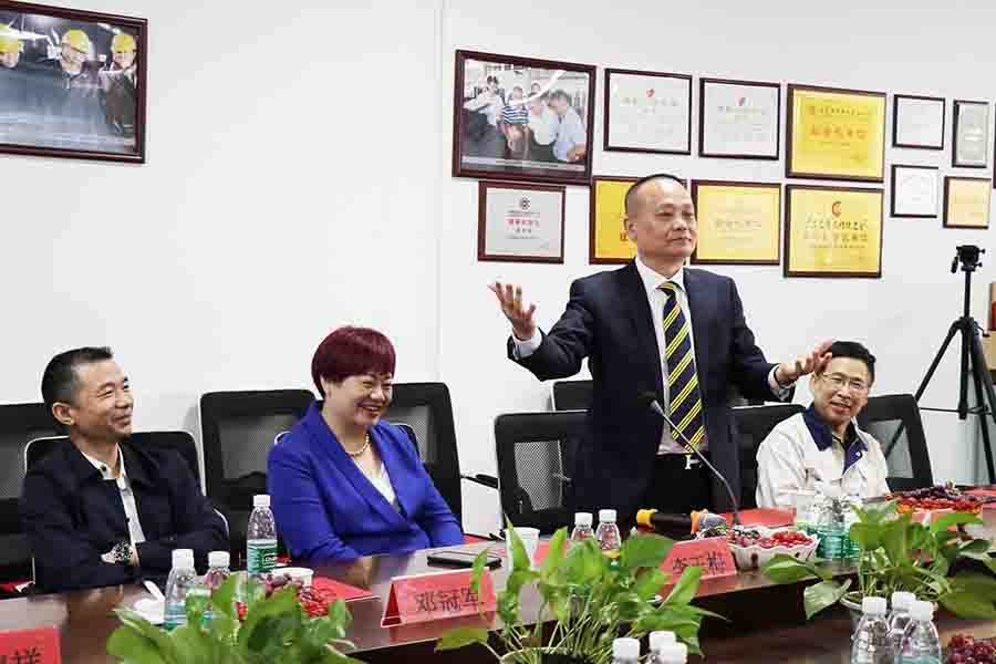 香港鑄造業總會總理事會成員蒞臨巨高機床指導工作(圖2) 香港鑄造業總會總理事會成員蒞臨巨高機床指導工作(圖2)